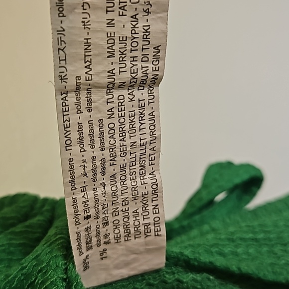 ZARA SZ.L V neck top with key hole front. - Picture 5 of 6